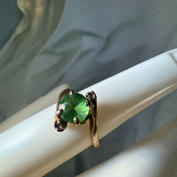Vintage 10K yellow Gold Ring With Emerald Stone & Diamond Stones Size 5.75/6 3Gr - Picture 5 of 8